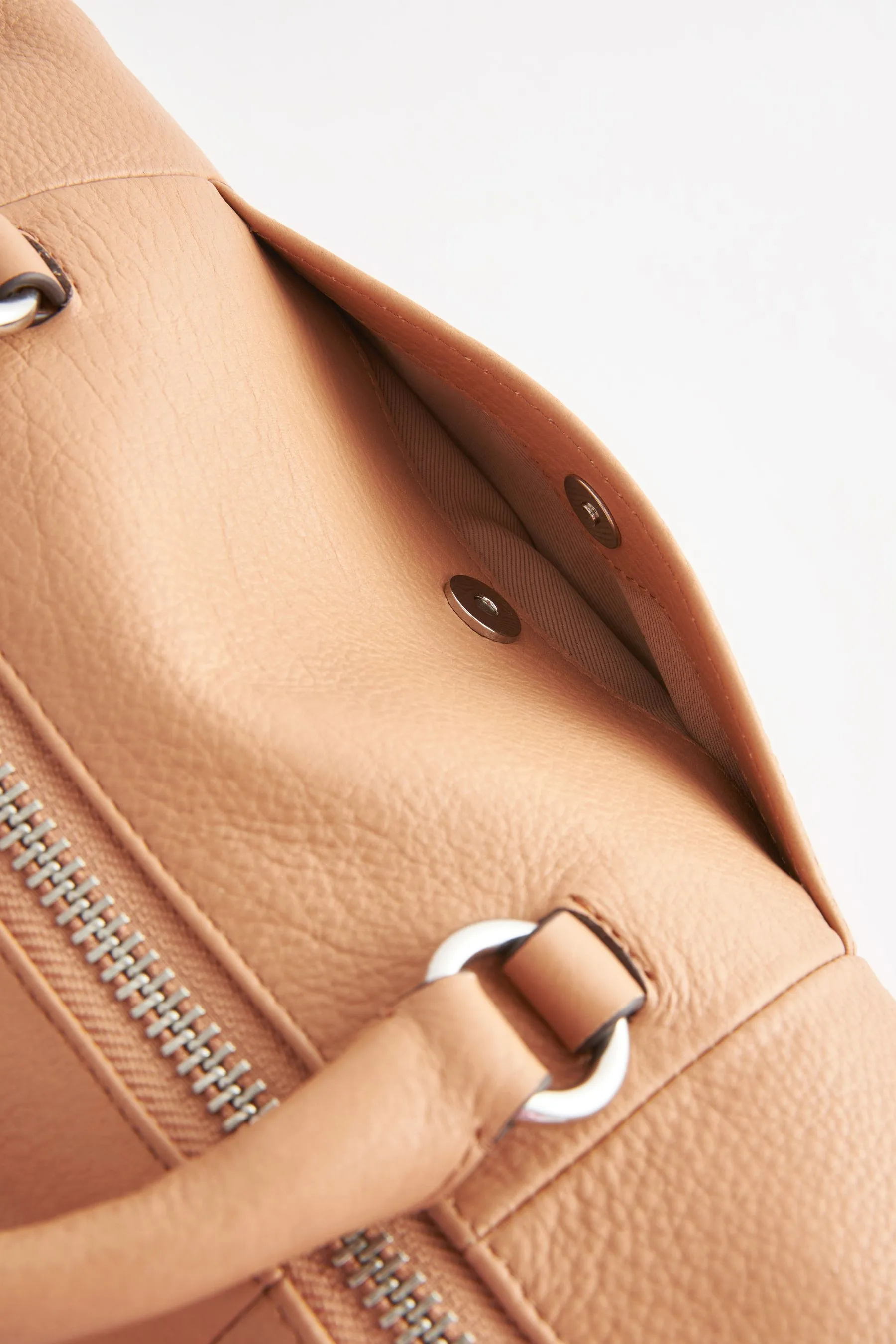 Marrone chiaro   - Borsa a mano in pelle con tasca e zip